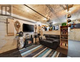 599 JOHN STREET - 34