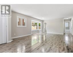 132 TOULON CRESCENT - 10