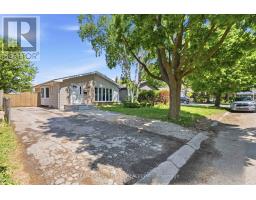 132 TOULON CRESCENT - 4