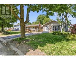 132 TOULON CRESCENT - 8