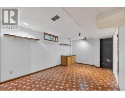 4 GOLFVIEW CRESCENT - 36
