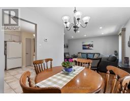31 RENNY CRESCENT - 12
