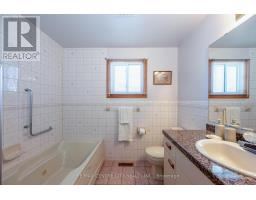 22 SADDY CRESCENT - 16