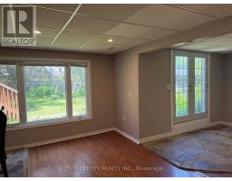 1004 ALDERSBROOK ROAD - 34