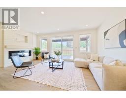 8 - 32 POSTMA CRESCENT - 13