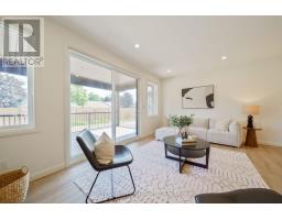 8 - 32 POSTMA CRESCENT - 15