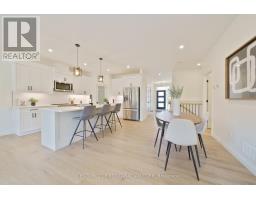 8 - 32 POSTMA CRESCENT - 16