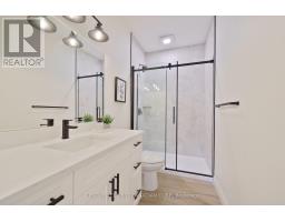 8 - 32 POSTMA CRESCENT - 20
