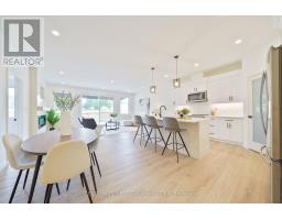 8 - 32 POSTMA CRESCENT - 8