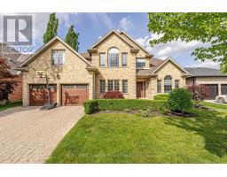 153 GREEN HEDGE COURT - 2