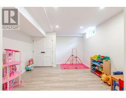 153 GREEN HEDGE COURT - 40