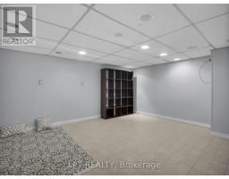 100 - 51 SHOLTO DRIVE - 17