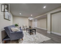 10 VINEDEN DRIVE - 28