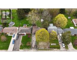 10 VINEDEN DRIVE - 40