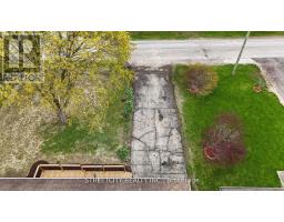 10 VINEDEN DRIVE - 42