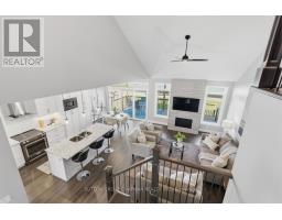 190 - 1061 EAGLETRACE DRIVE - 32