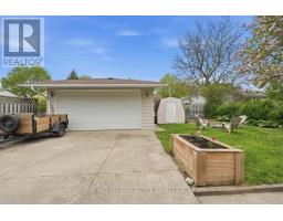 53 ALAYNE CRESCENT - 40