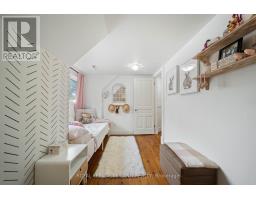 946 DUFFERIN AVENUE - 25
