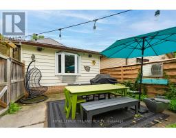 946 DUFFERIN AVENUE - 27