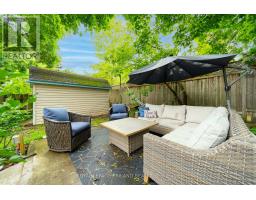 946 DUFFERIN AVENUE - 32