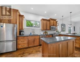 946 DUFFERIN AVENUE - 7