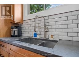 946 DUFFERIN AVENUE - 8