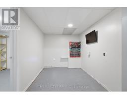 45 AMY CRESCENT - 28