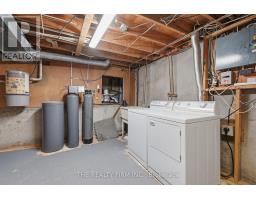 45 AMY CRESCENT - 31