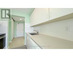 912 - 570 PROUDFOOT LANE - 7