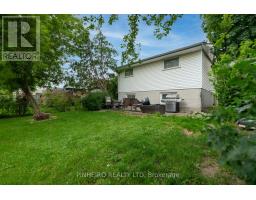 15 VILLENEUVE CRESCENT - 11