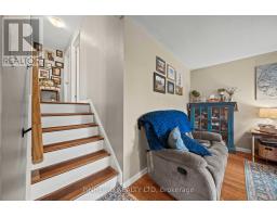 15 VILLENEUVE CRESCENT - 23
