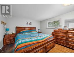 15 VILLENEUVE CRESCENT - 24