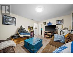 15 VILLENEUVE CRESCENT - 32