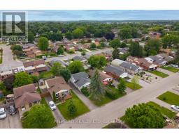 15 VILLENEUVE CRESCENT - 4