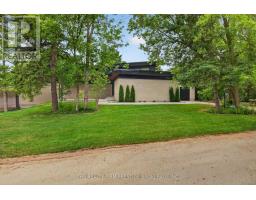152 ST ANDREW STREET N - 3