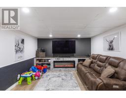 97 GREY CRESCENT - 23