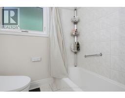 9 STRATHCONA DRIVE - 22