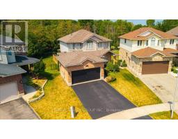 1571 BLACKMAPLE CRESCENT - 3