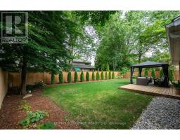 12 SPENCER CRESCENT - 32