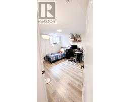 6 EVYLEAN COURT - 32