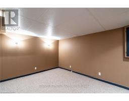 60 - 44 HOMESTEAD CRESCENT - 11
