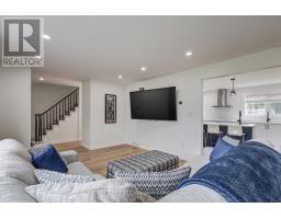 123 HILLSMOUNT CRESCENT - 11