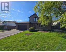 123 HILLSMOUNT CRESCENT - 4