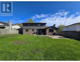 123 HILLSMOUNT CRESCENT - 45