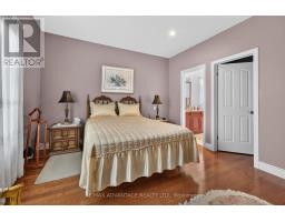 8 WILLARD CRESCENT - 19