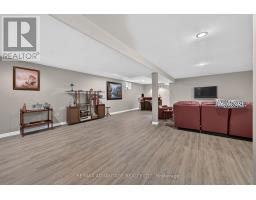 8 WILLARD CRESCENT - 23