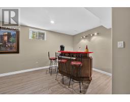 8 WILLARD CRESCENT - 26