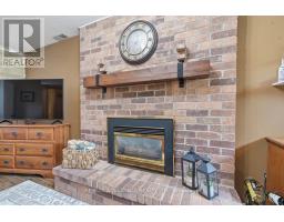 223 ARDSLEY CRESCENT - 27
