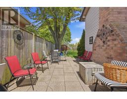 223 ARDSLEY CRESCENT - 32
