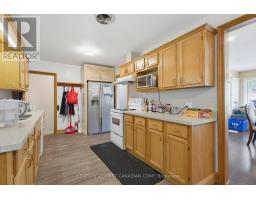 478 COOMBS AVENUE - 13